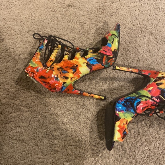 Womens Steve Madden lace up hells size 7.5 - Picture 3 of 4